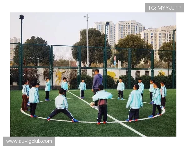 时代少年团在上海绿茵点燃青春激情的城市足球梦想成长精彩之旅