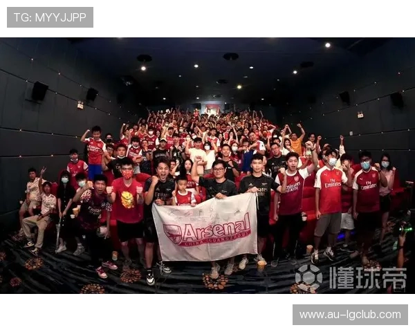 阿森纳足球半拉链套装精致设计彰显球迷风采舒适穿着体验